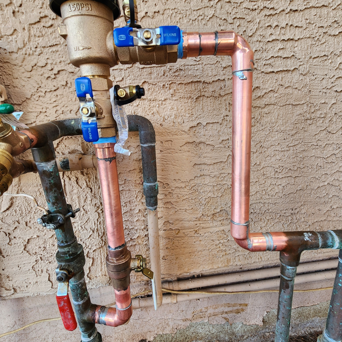 Mountain AZ Plumbing outdoor copper pipe installation.